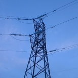 Silk Mills, Taunton, UK: Three cables are supported on alternate sides [Picture by Flash Wilson]