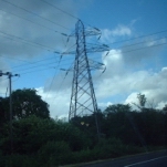 Cables turning a corner. Viewed from the M4. [Picture by Flash Wilson]